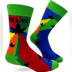•Kick Back & Relax• Colorful 420 Enthusiast Novelty Crew Leaf Socks